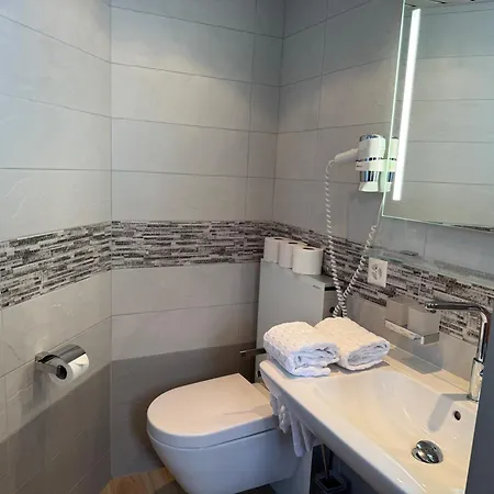 Eden Und Simonella *