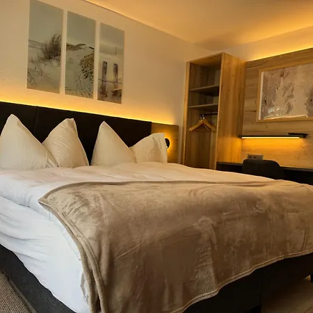 Eden Und Simonella Saas-Grund