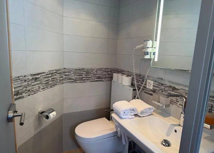 Eden Und Simonella *